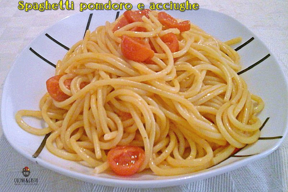 Spaghetti al pomodoro e acciughe